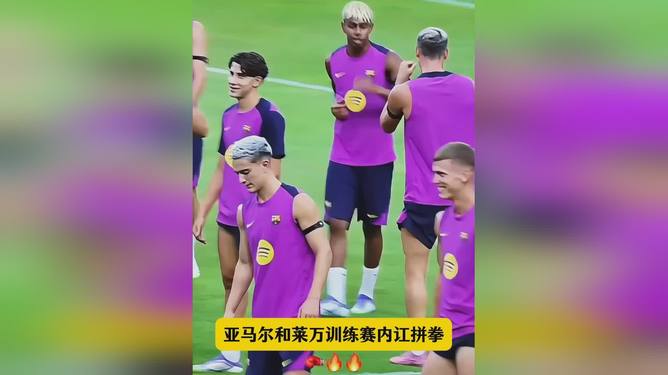 爱游戏- 莱万多夫斯基意外战胜老鹰，重返赛场引爆全场！比赛高潮迭起