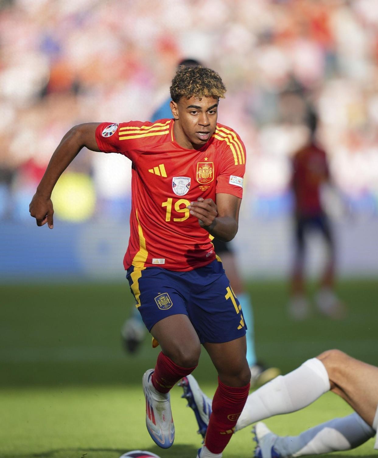 爱游戏体育-关于穆古鲁扎赛事官方发布爆冷新规，利物浦争议不断！的信息